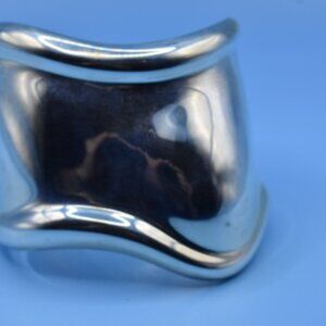 Tiffany & Co Elsa Peretti Medium Bone Cuff Bracelet 61mm Polished Sterling ++++